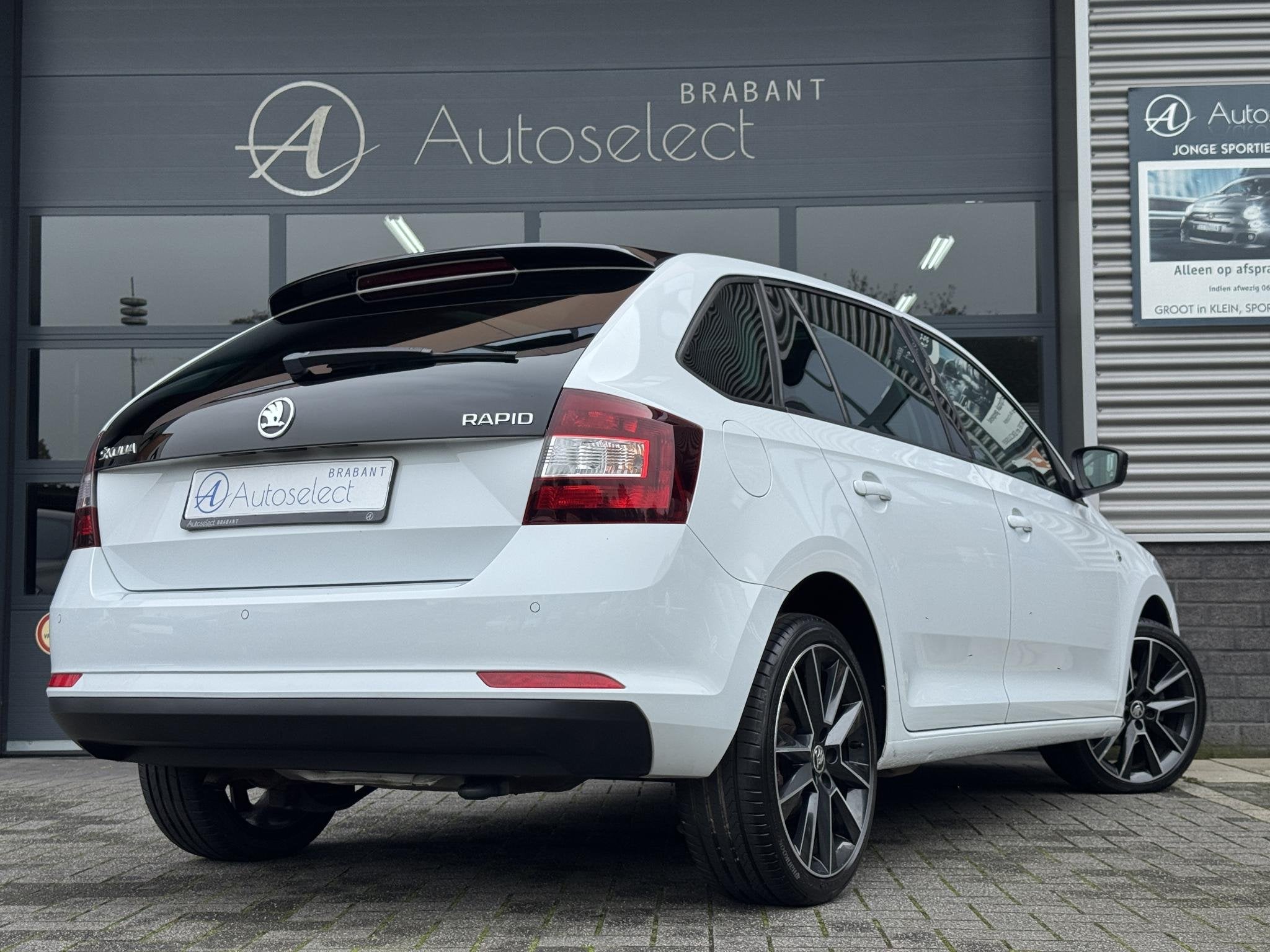 Skoda Rapid Spaceback 1.2 TSI Greentech Elegance Pano | 17", Auto's, Voorwielaandrijving, Euro 5, Gebruikt, Zwart