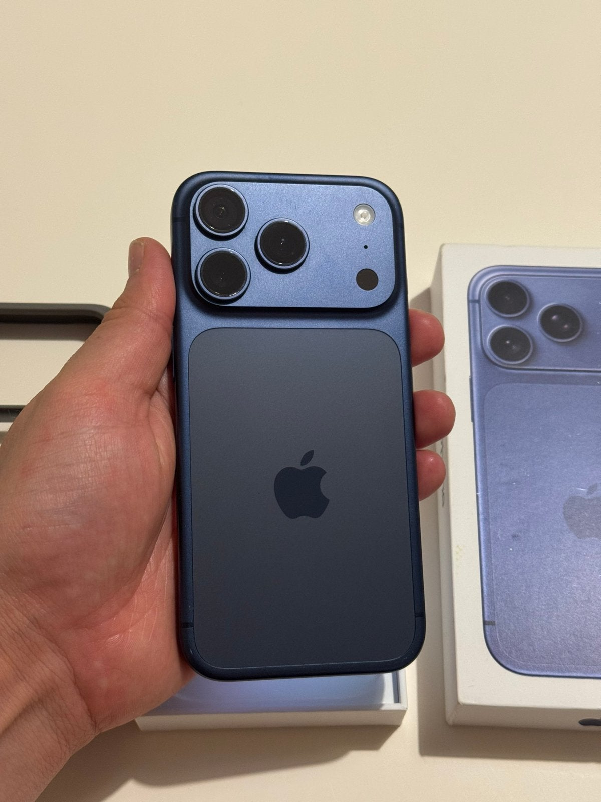 Foto 5 van Nette Iphone 17 Pro 256GB | Doos + Hoesje | 96% Batterij