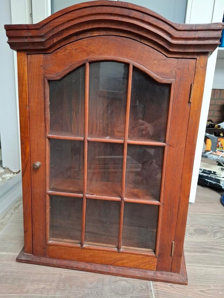 Antieke houten wandkast met glazen deur, Ophalen