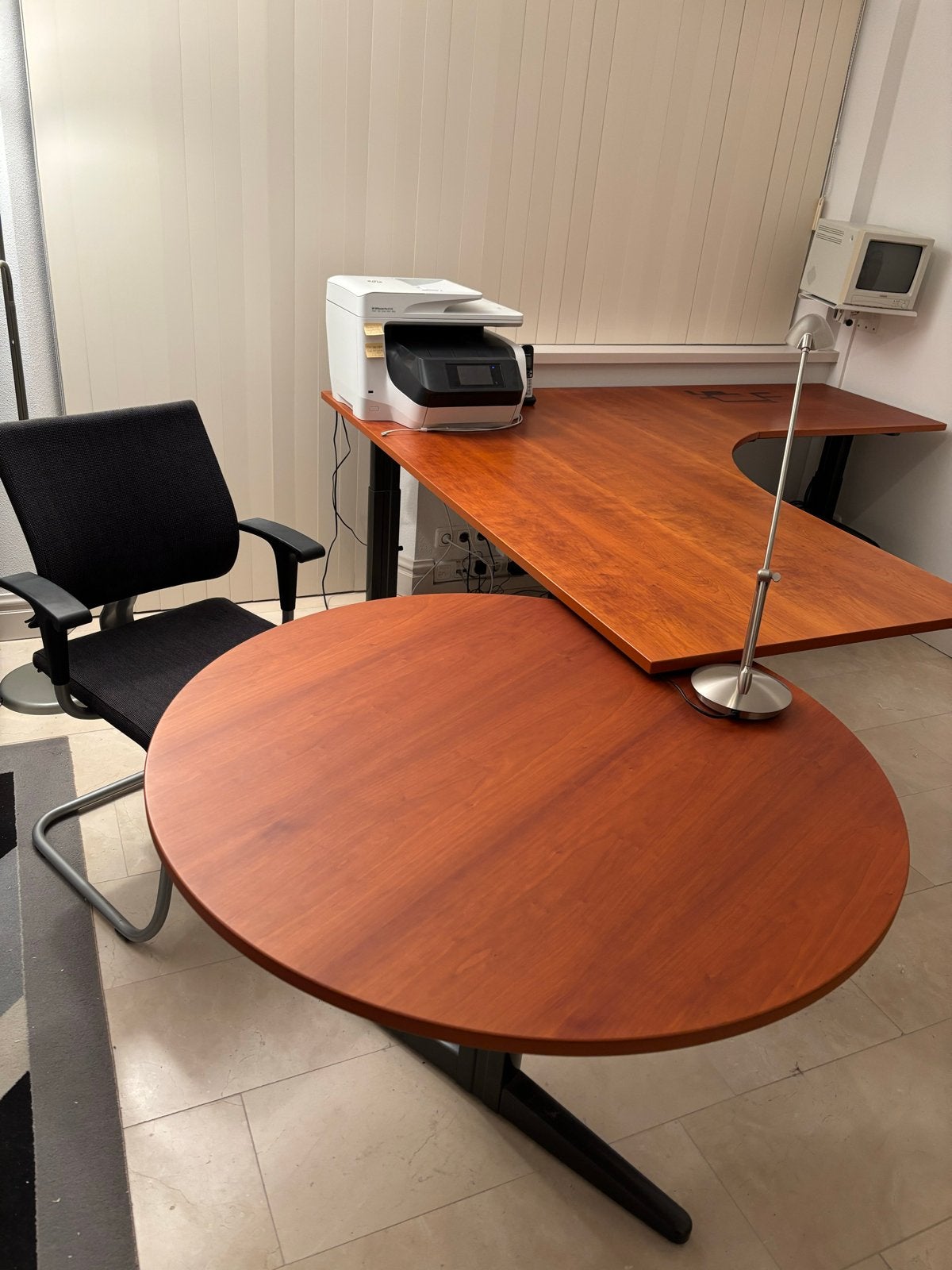 Complete Ahrend Kantoorinrichting: Bureau, Kasten, Stoelen, Huis en Inrichting, Ophalen, Gebruikt