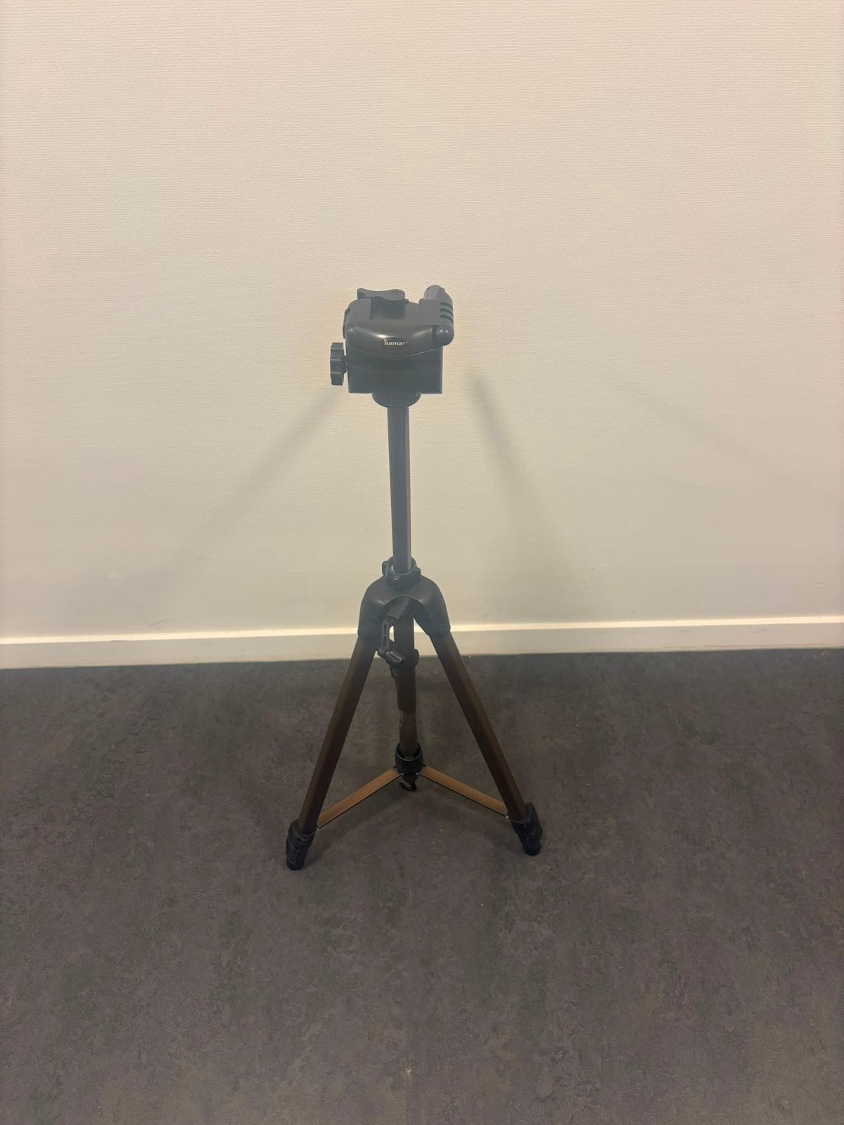 Hama camerastatief / fotostatief met draagtas – nette staat, Ophalen of Verzenden, Zo goed als nieuw, Driepoot