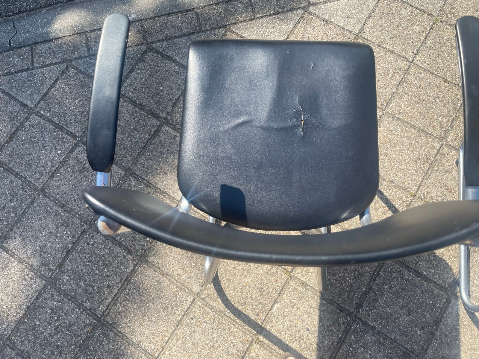 Set van 2 zwarte buisframe stoelen met armleuningen, Ophalen, Gebruikt, Twee, Zwart