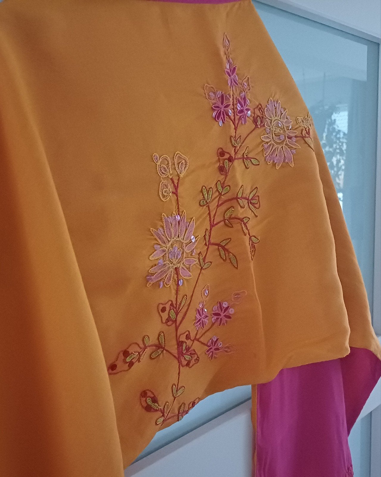 Prachtige zijden sjaal omslagdoek Didi, Maat 46/48 (XL) of groter, Didi, Ophalen of Verzenden, Zo goed als nieuw