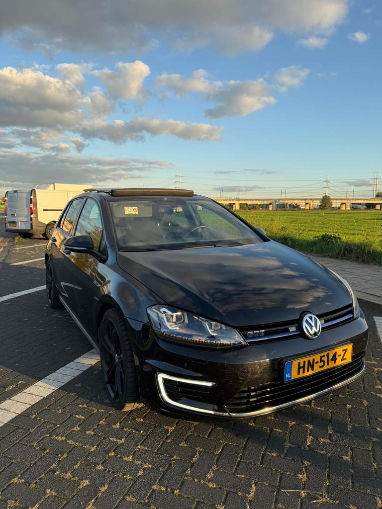 Volkswagen Golf 1.4 TSI Phev 204pk 5D DSG 2015 Zwart, Parkeerassistent, Zwart, 1395 cc, 1499 kg