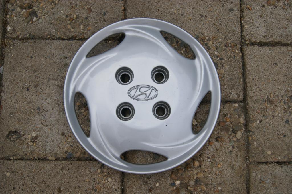 1 losse originele wieldop Hyundai Excel 13 inch (Model 2), Auto diversen, Wieldoppen, Ophalen of Verzenden, Gebruikt
