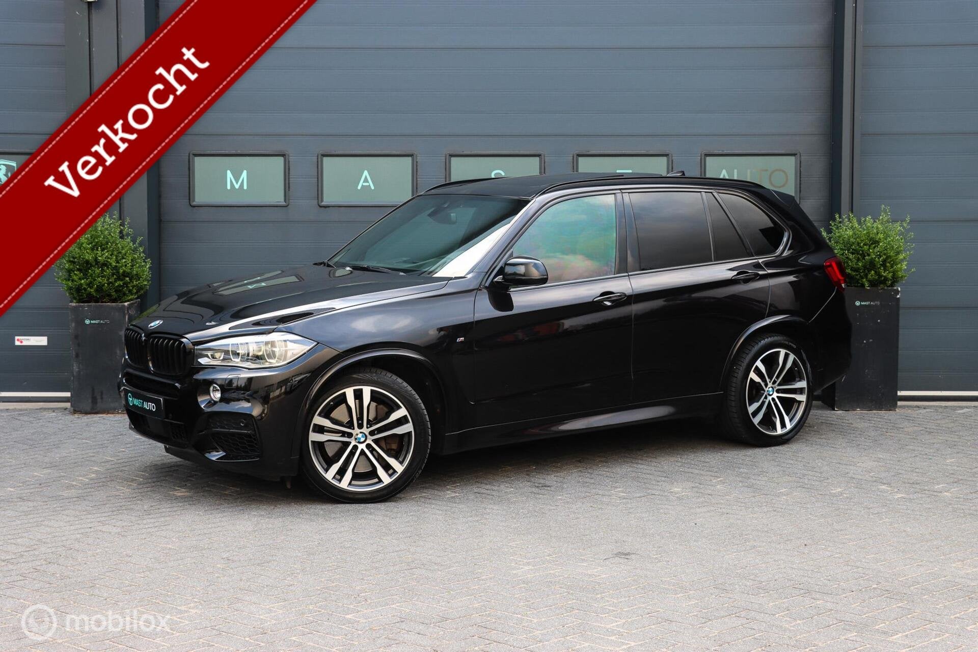 BMW X5 M50d|PANO|B&W AUDIO|MEMORY|HUD|SOFT CLOSE|LEDER, Automaat, 15 km/l, 2993 cc, Automatische klimaatregeling