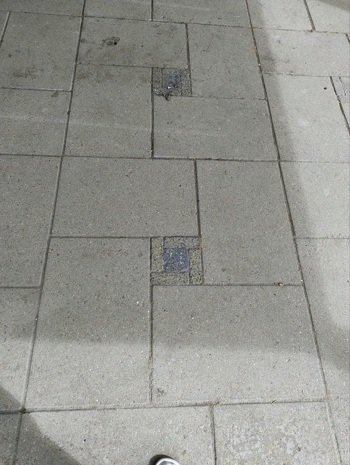 46 grijze tegels 40x60 cm incl. midden klinkers, Tuin en Terras, Tegels en Klinkers, Ophalen, Gebruikt, 10 m² of meer, Beton