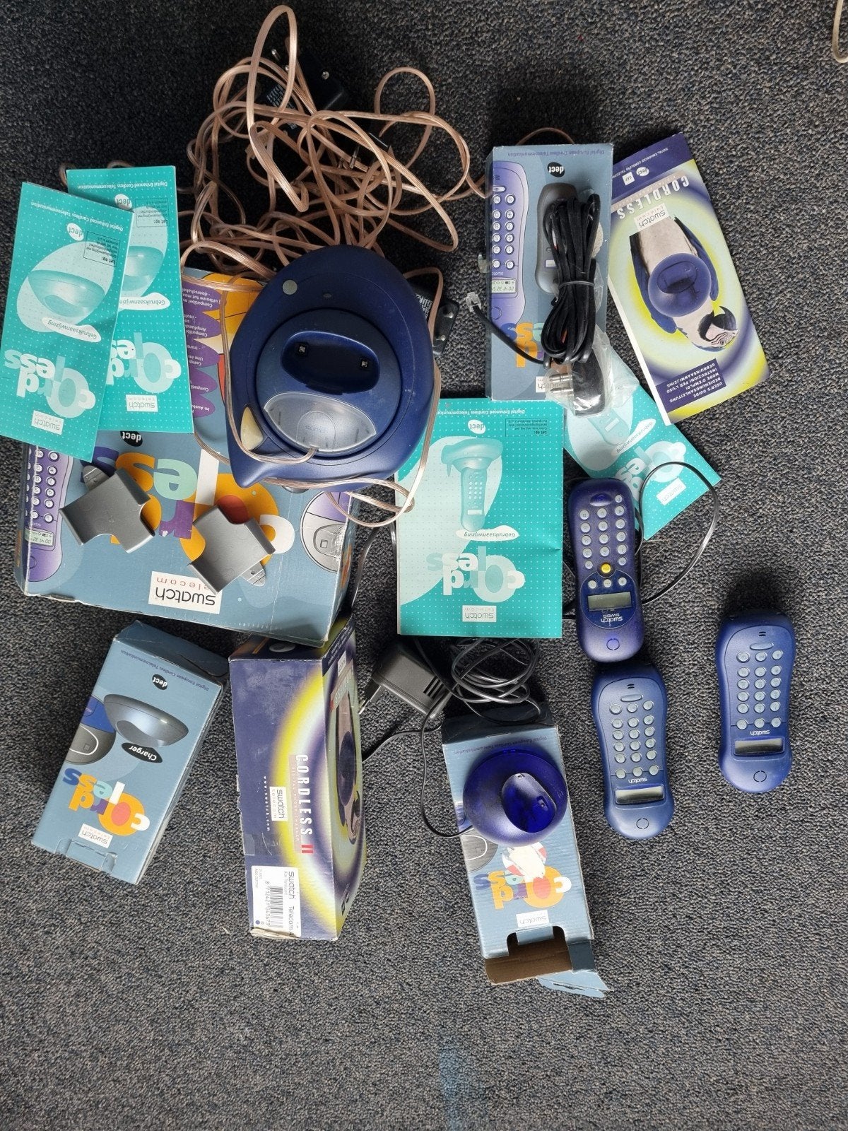 Diverse Swatch Cordless telefoons, opladers en basisstation, Telecommunicatie, Vaste telefoons | Handsets en Draadloos, Niet werkend
