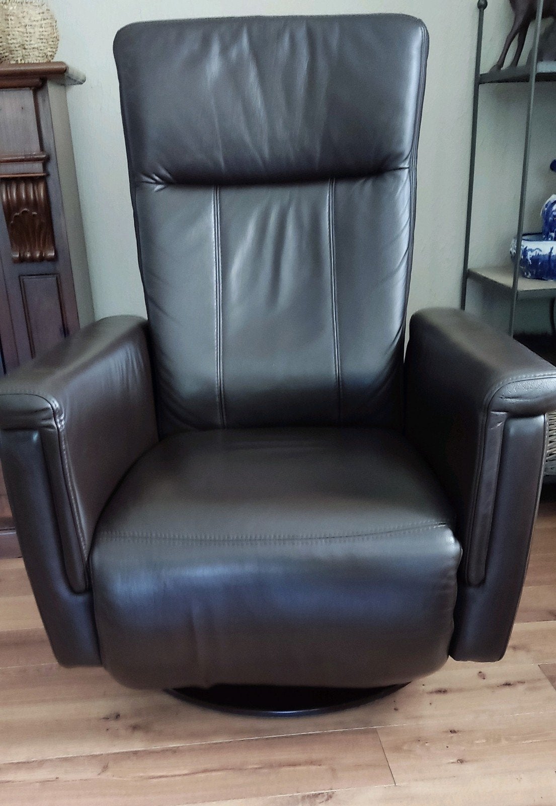 Donkerbruine Relax Sta-op fauteuil, Ophalen, Gebruikt, 50 tot 75 cm, Leer