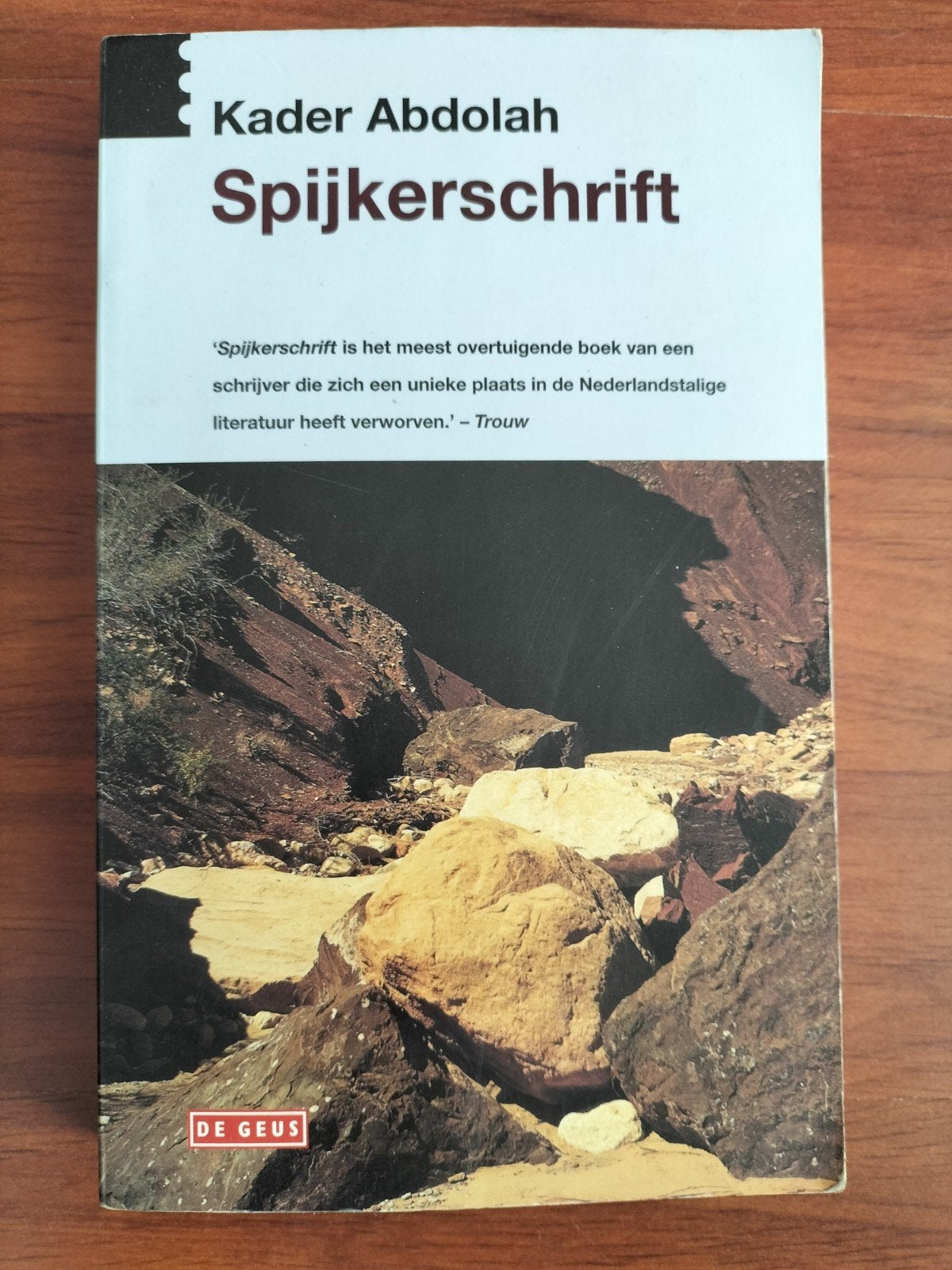 Spijkerschrift - Kader Abdolah (roman), Boeken, Ophalen of Verzenden, Gelezen, Kader Abdolah, Nederland
