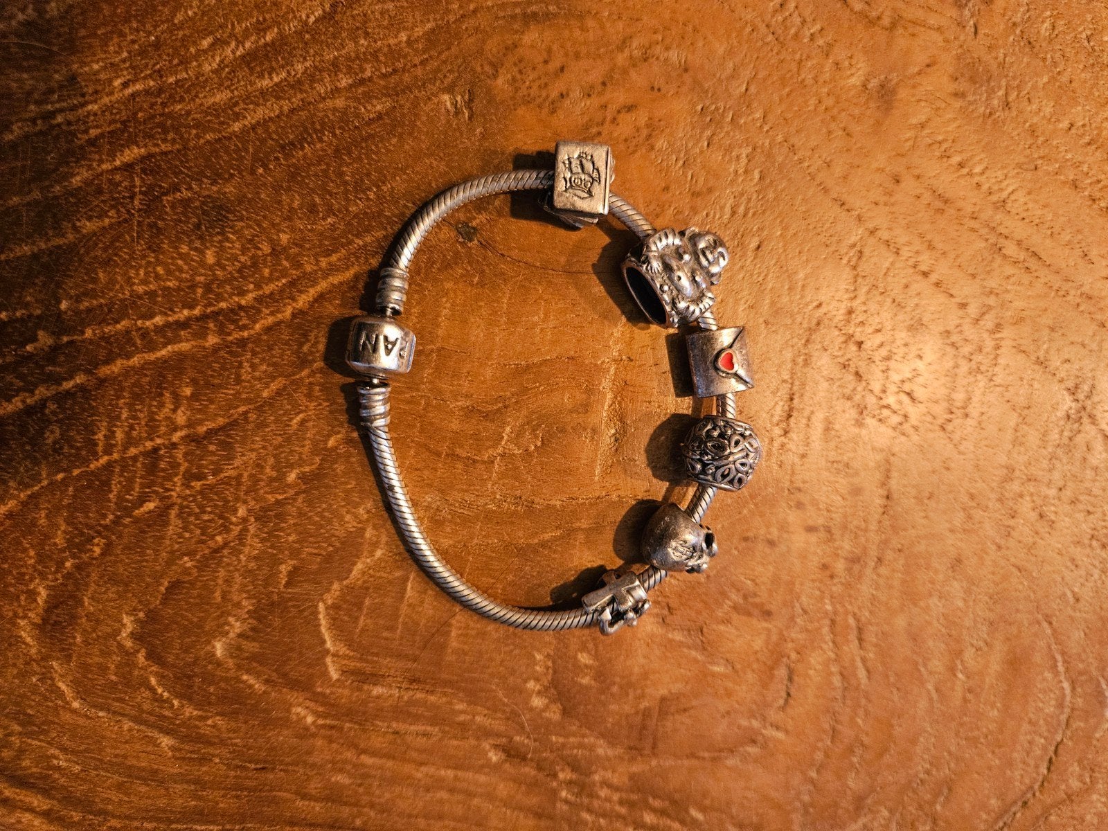 Pandora armband met 6 bedeltjes, Sieraden, Tassen en Uiterlijk, Armbanden, Gebruikt, Ophalen of Verzenden, Met bedels of kralen