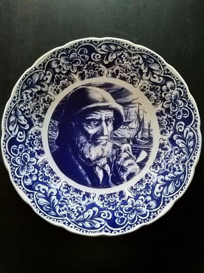 Sierborden Boch België; 39,5 cm Visser en vrouw met boek, Antiek en Kunst, Antiek | Wandborden en Tegels, Ophalen of Verzenden