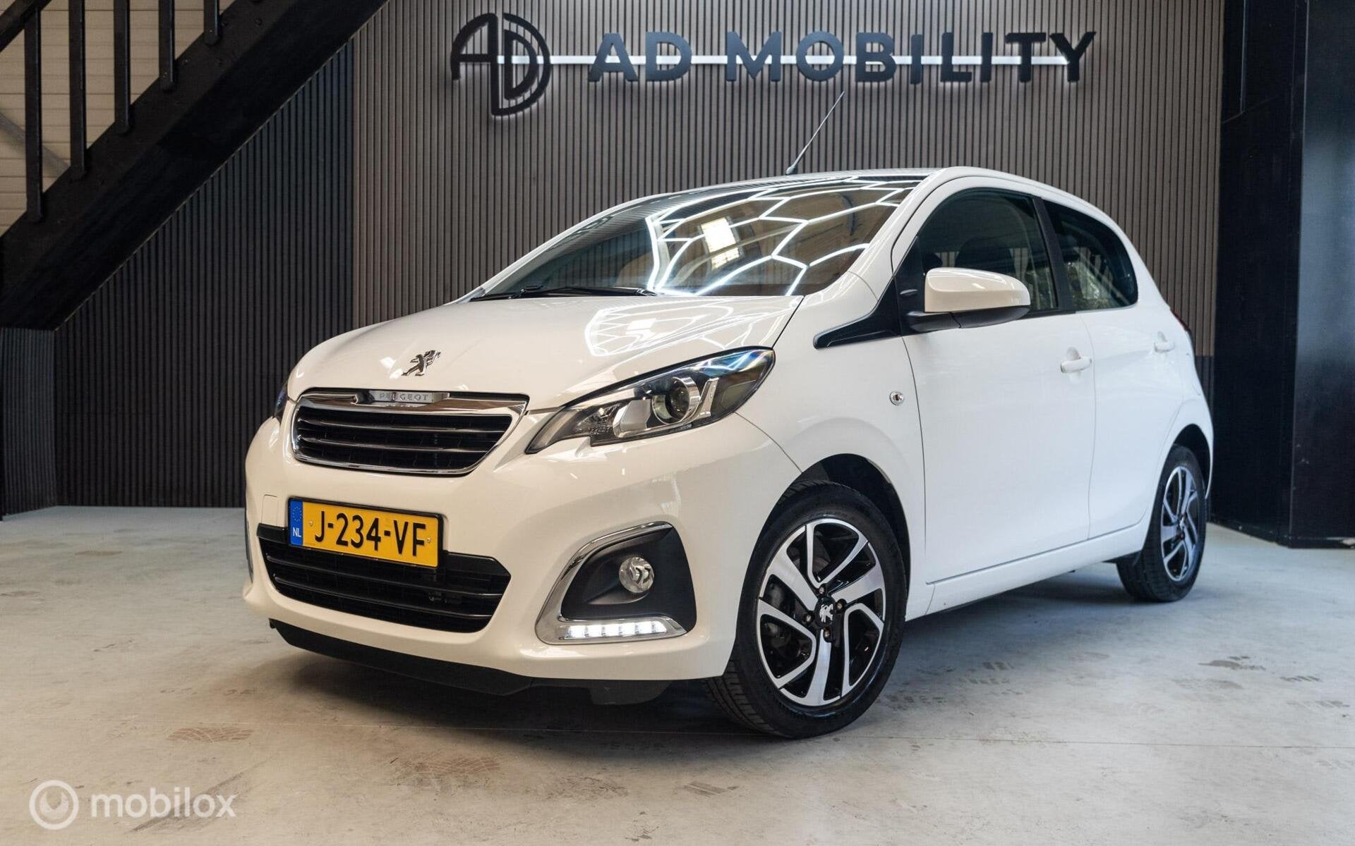 Peugeot 108 1.0 e-VTi Allure Cruise Carplay DAB+ LM Velgen, Auto's, Voorwielaandrijving, Dealer onderhouden, Gebruikt, Euro 6