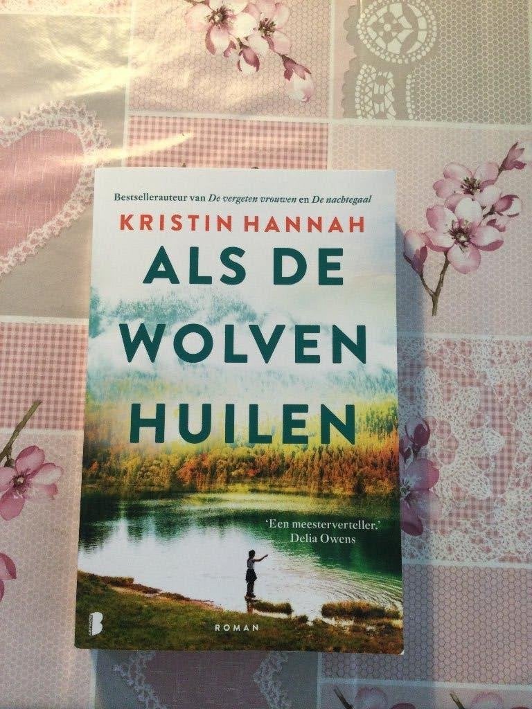 Als de wolven huilen - Kristin Hannah, Boeken, Ophalen, Zo goed als nieuw, Nederland