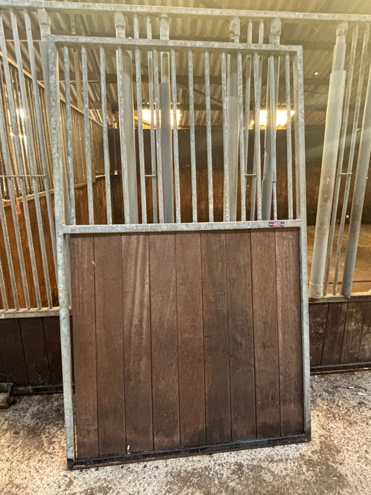 Paardenbox deur en voorkant, Stalling