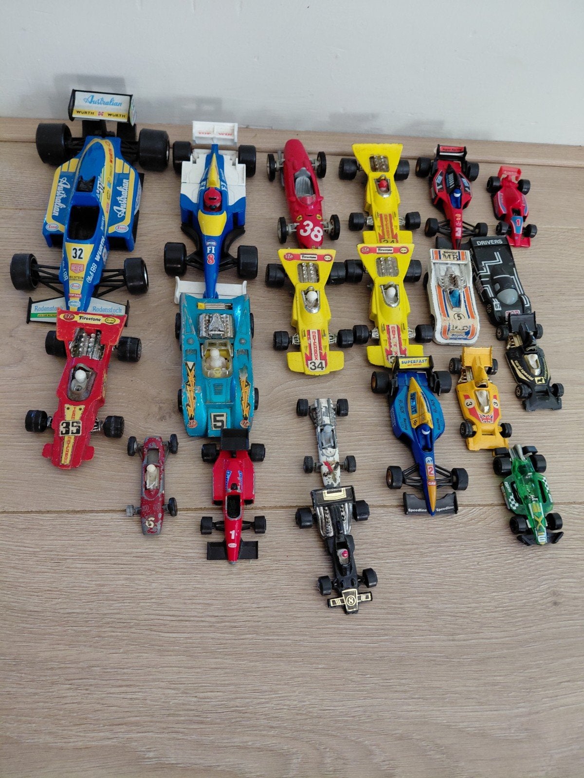 Partij F1 en raceautos, Hobby en Vrije tijd, Modelauto's | Overige schalen, Ophalen of Verzenden, Gebruikt, Auto