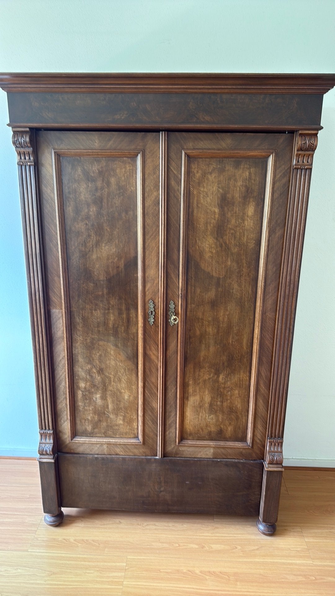 Antieke Biedermeier linnenkast, Ophalen