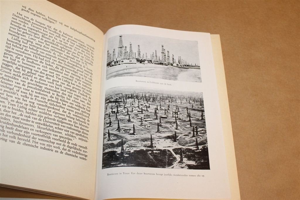 Chemie Verovert de Wereld — Wetenschap & Industrie 1943, Ophalen of Verzenden, Gelezen, Natuurwetenschap