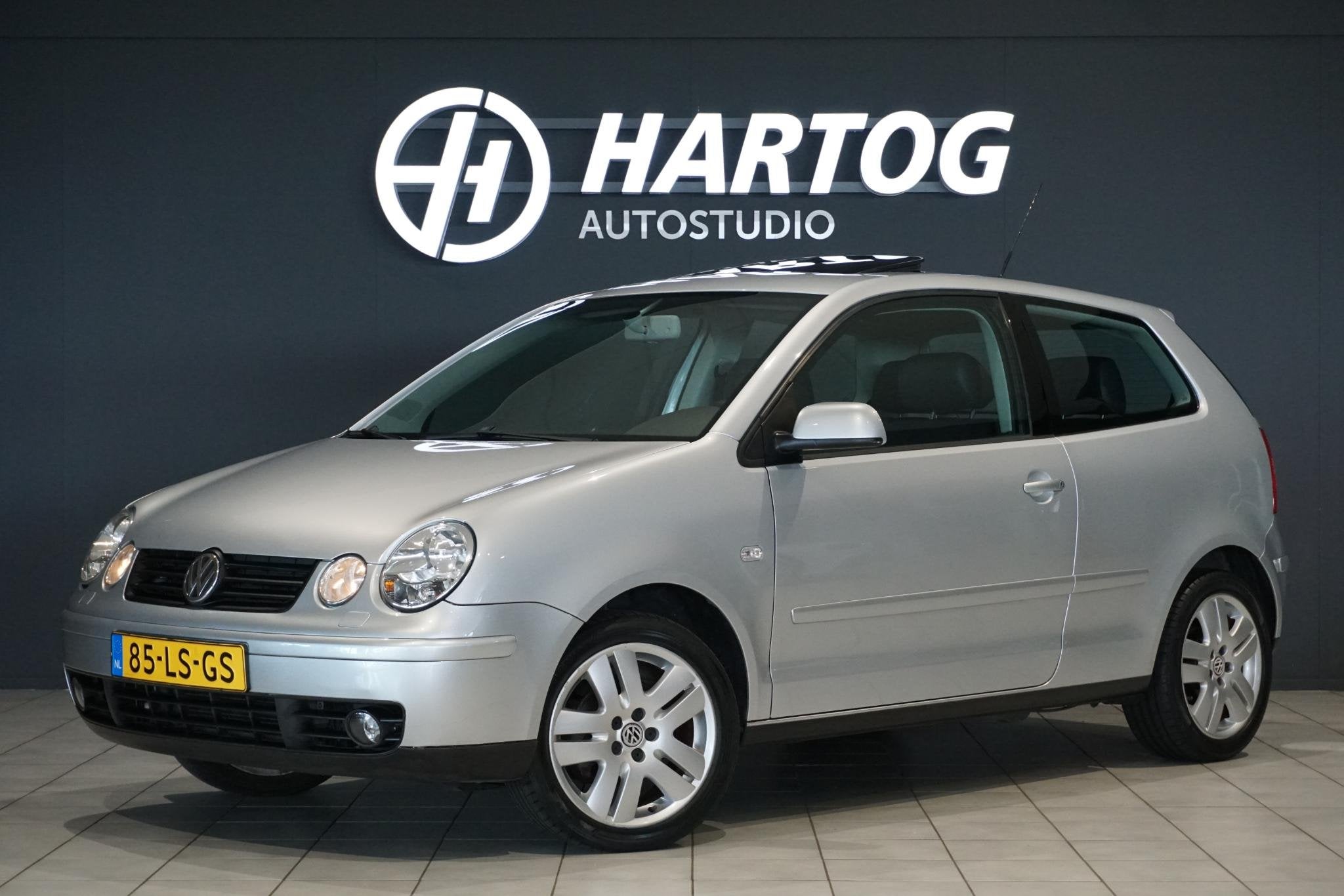 Volkswagen Polo 1.4-16V Highline Automaat + PANO / LEDER / C, Gebruikt, Zwart, 49 €/maand, Bedrijf