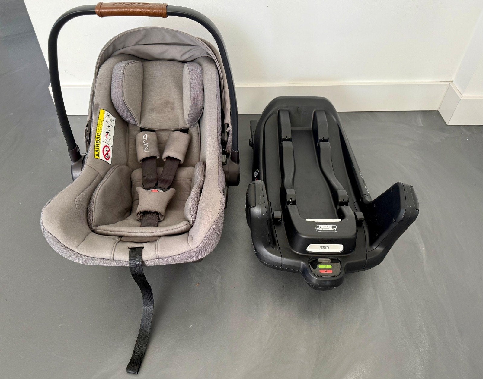 Nuna Pipa Next autostoel met isofix base, Verstelbare rugleuning, Zo goed als nieuw, Isofix, 0 t/m 13 kg