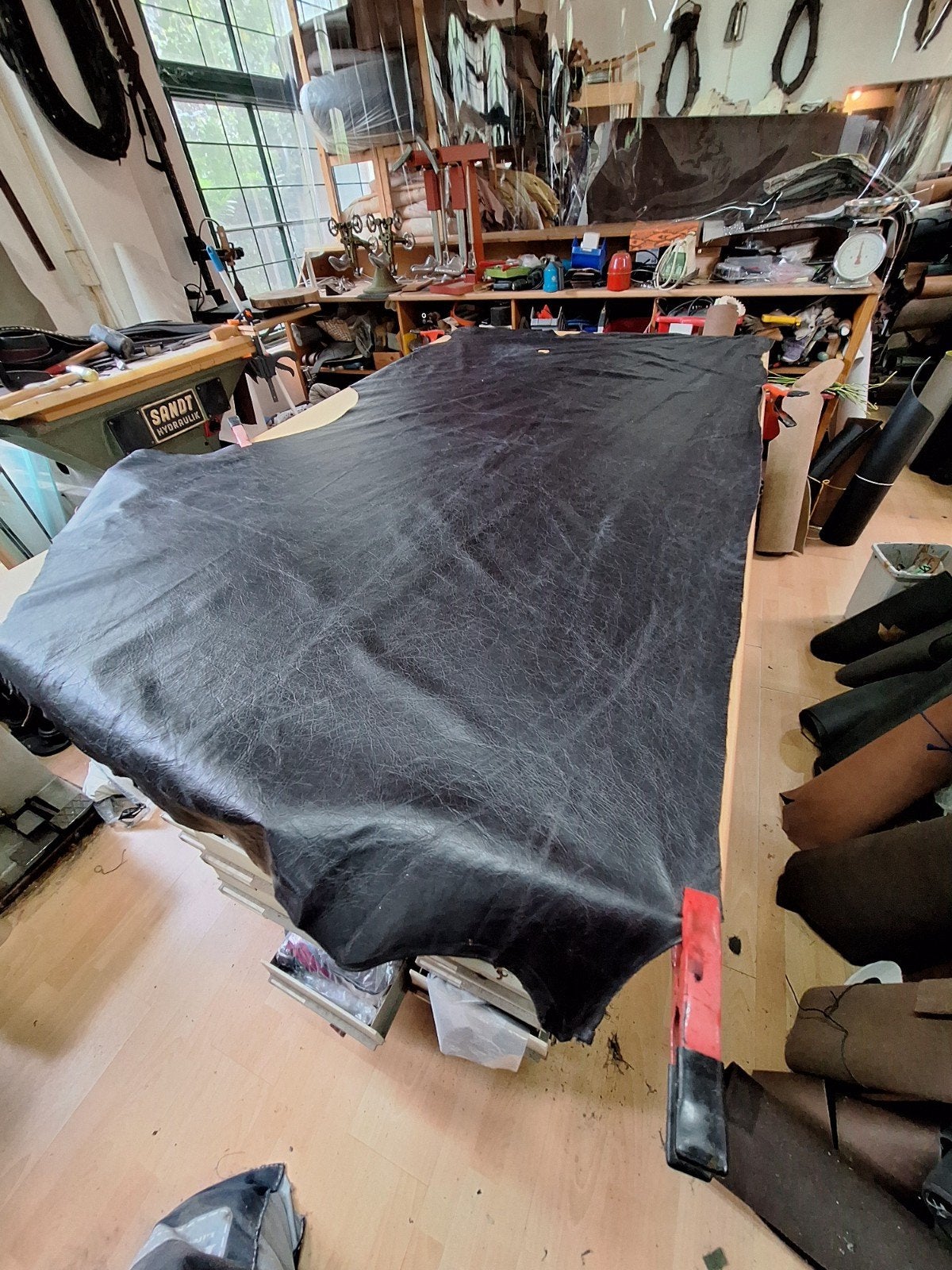 Mooie HALVE rundshuid, 1 slachtsnede,66 euro, Bruin, 120 cm of meer, Leer of Kunstleer, Nieuw