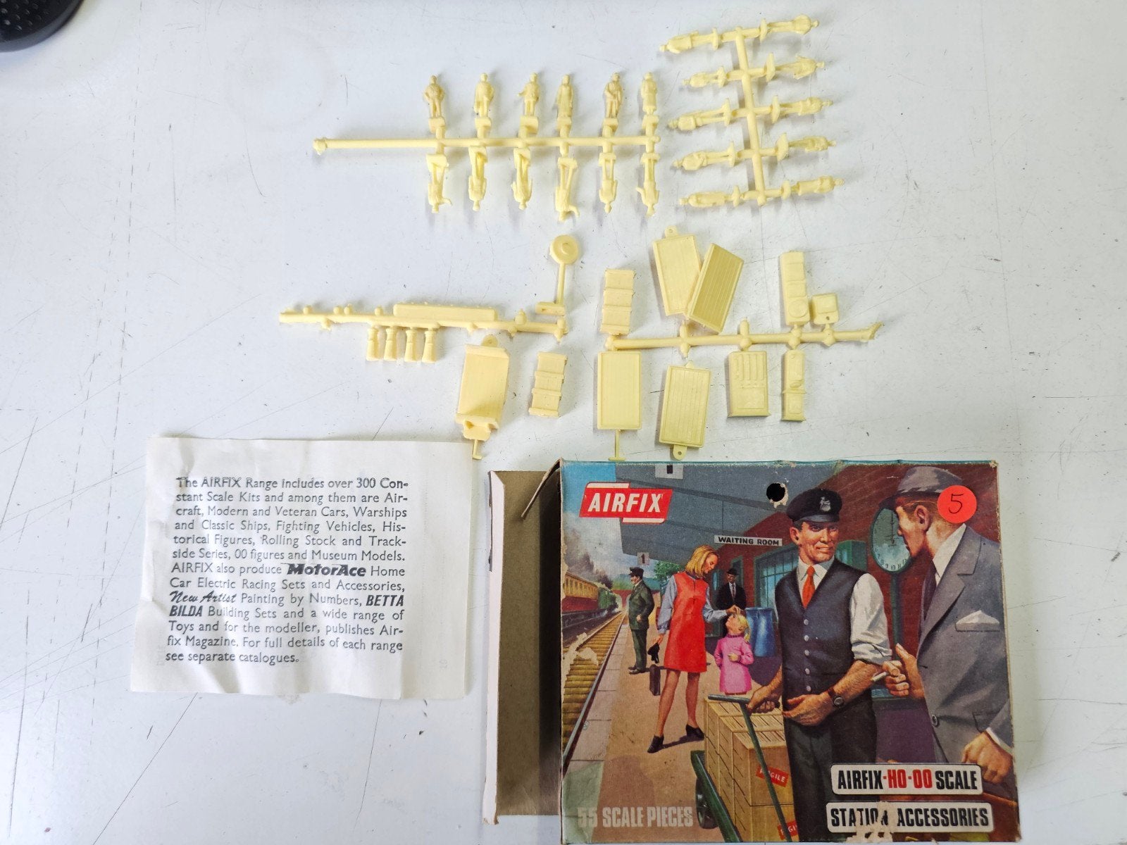 Airfix Station & Accessoires HO-OO Schaal Modelbouw, Ophalen of Verzenden, Gebruikt, 1:50 of kleiner, Figuur of Figuren