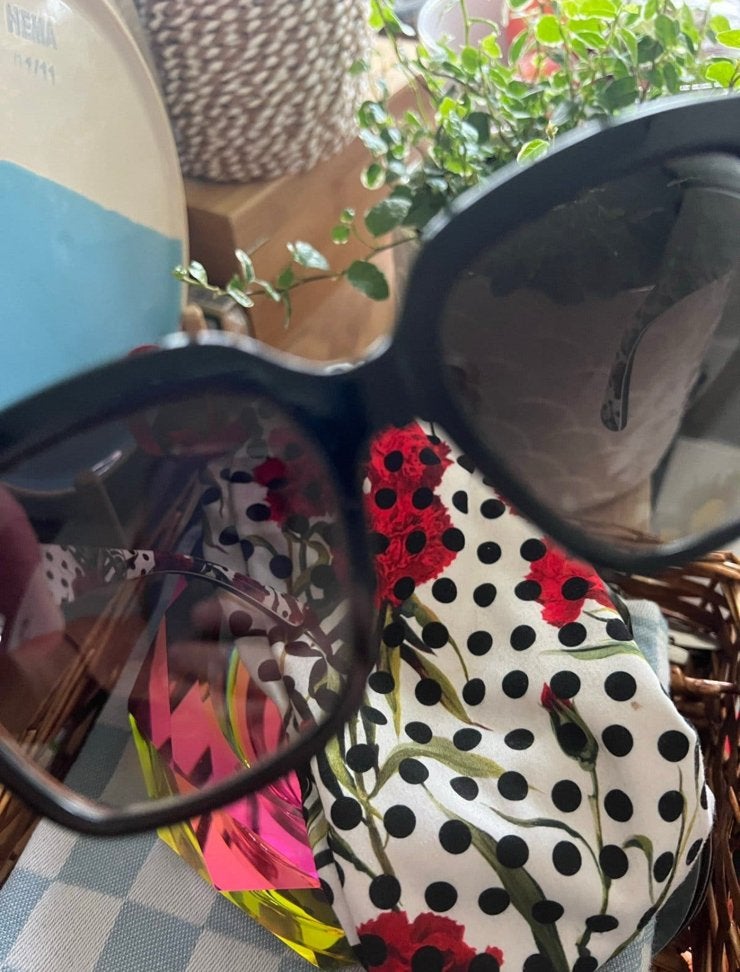 Black - Dolce & Gabbana- Flower Collection sunglasses + acc, Sieraden, Tassen en Uiterlijk, Ophalen of Verzenden, Zo goed als nieuw