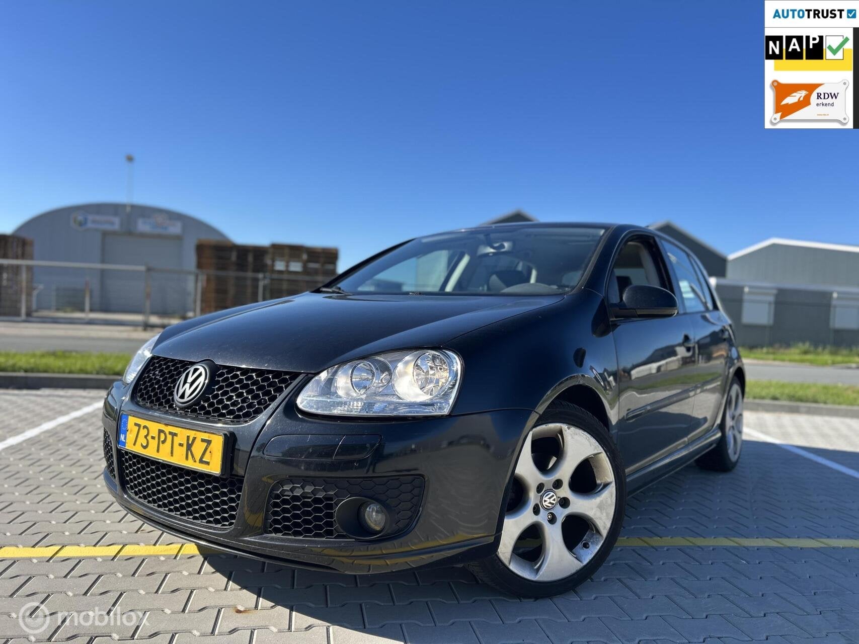 Volkswagen Golf 5 1.6 FSI Sportline|CARPLAY|AIRCO|CRUISE CON, Auto's, Voorwielaandrijving, 1195 kg, 4 cilinders, Zwart