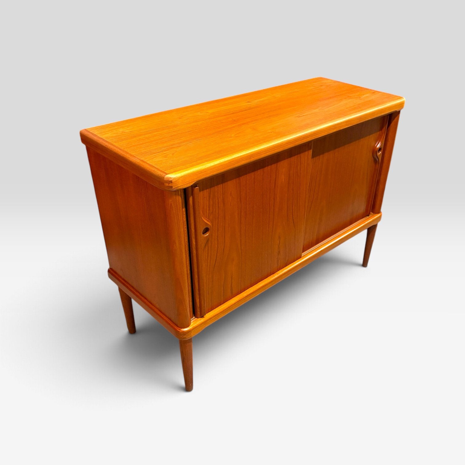 Mooi compact sideboard uit de jaren ’60, Teakhout, ?, 25 tot 50 cm, Mid-century - Vintage