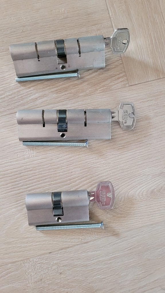 3 x cilinderslot met dezelfde sleutel, Ophalen of Verzenden, Gebruikt, IJzer, Slot