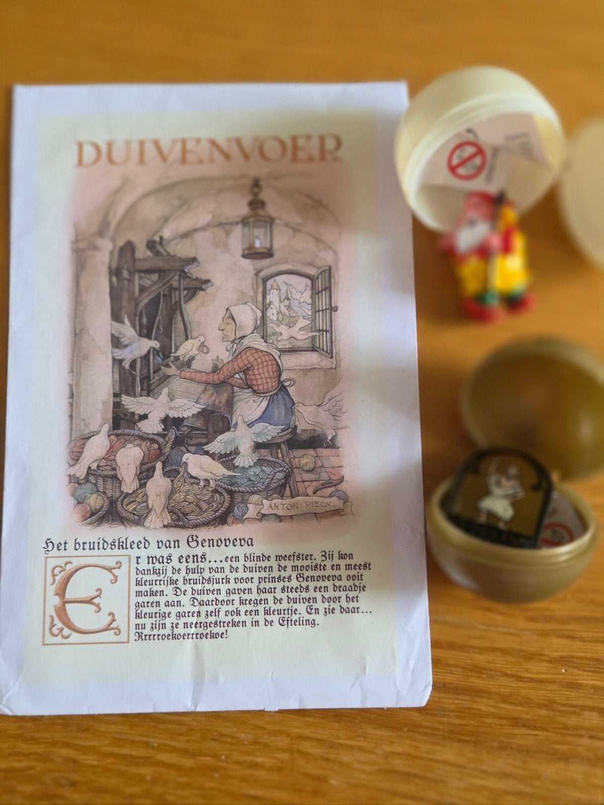 Efteling Duivenvoerzakje, pin en kabouter in ei, Ophalen of Verzenden, Gebruikt, Overige typen