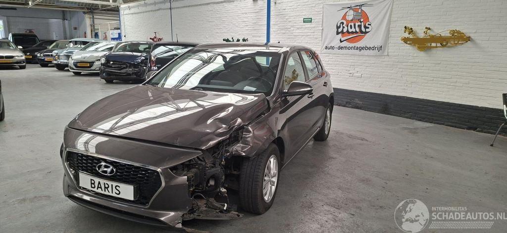 Hyundai i30 1.0 T-GDI Comfort (bj 2019), Bruin, Handgeschakeld, 998 cc, Hatchback