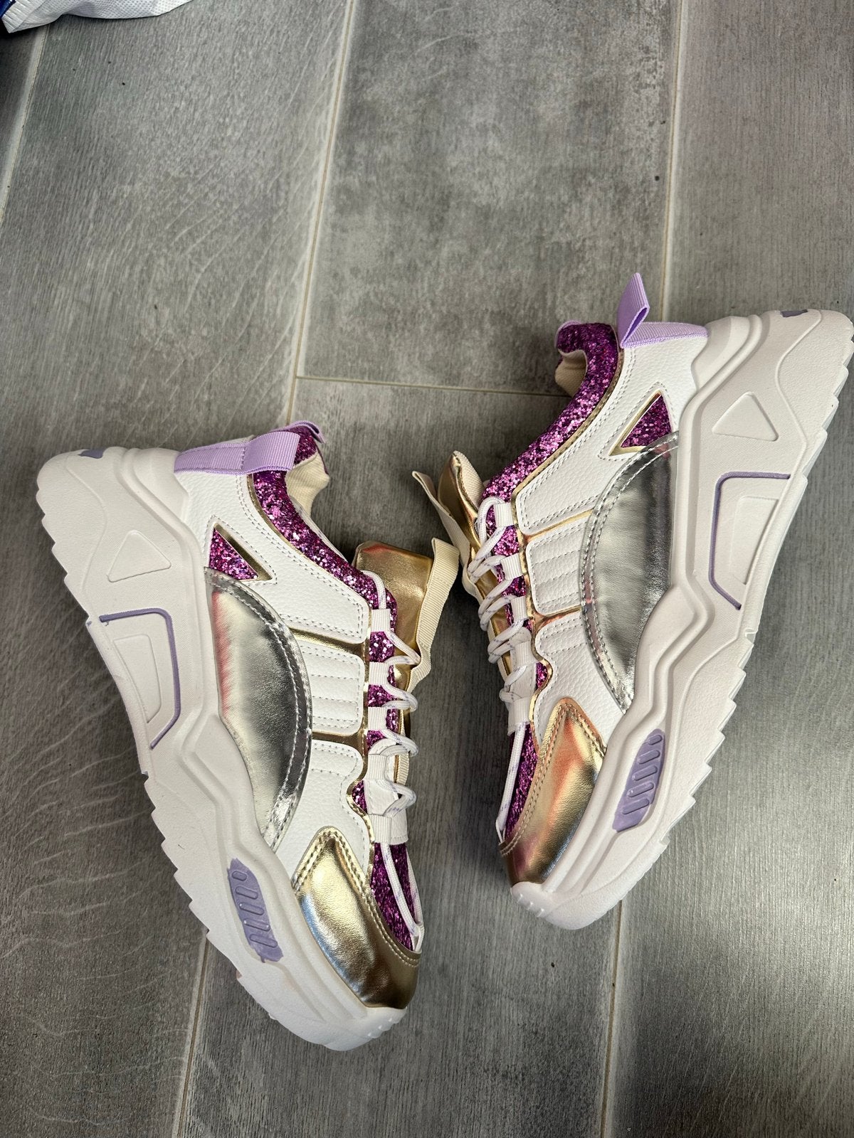 Nieuwe Dames Sneakers Maat 40 - Wit met Paarse Glitter, Ophalen of Verzenden, Nieuw, Wit, Sneakers of Gympen