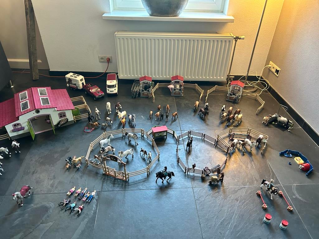 Grote Schleich collectie: Paarden, stal, omheining & meer!, Ophalen, Zo goed als nieuw