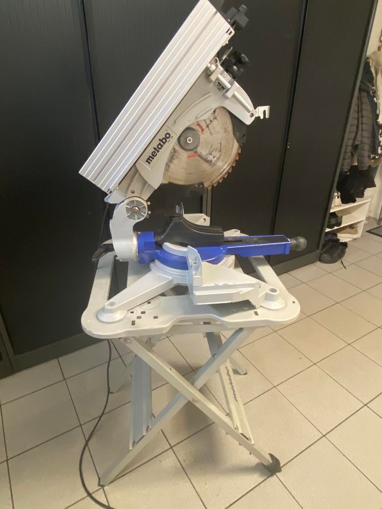 Metabo zaagtafel/ afkortzaag KT 300 incl onderstel, Doe-het-zelf en Verbouw, Gebruikt, Ophalen of Verzenden, Afkortzaag, 30 tot 70 mm