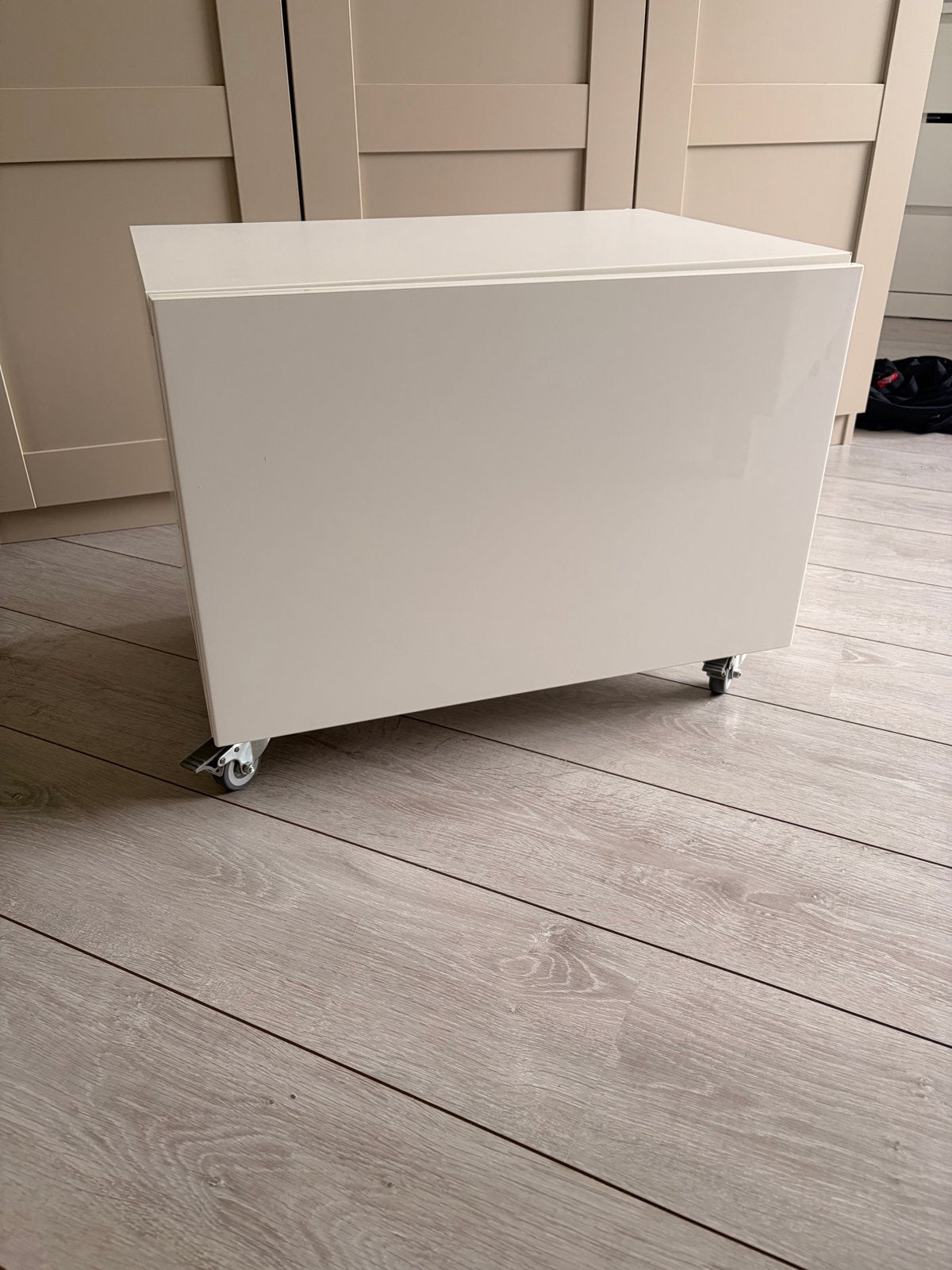 Ikea Besta kastje met wieltjes, wit, Huis en Inrichting, Kasten | Overige, Ophalen, Gebruikt