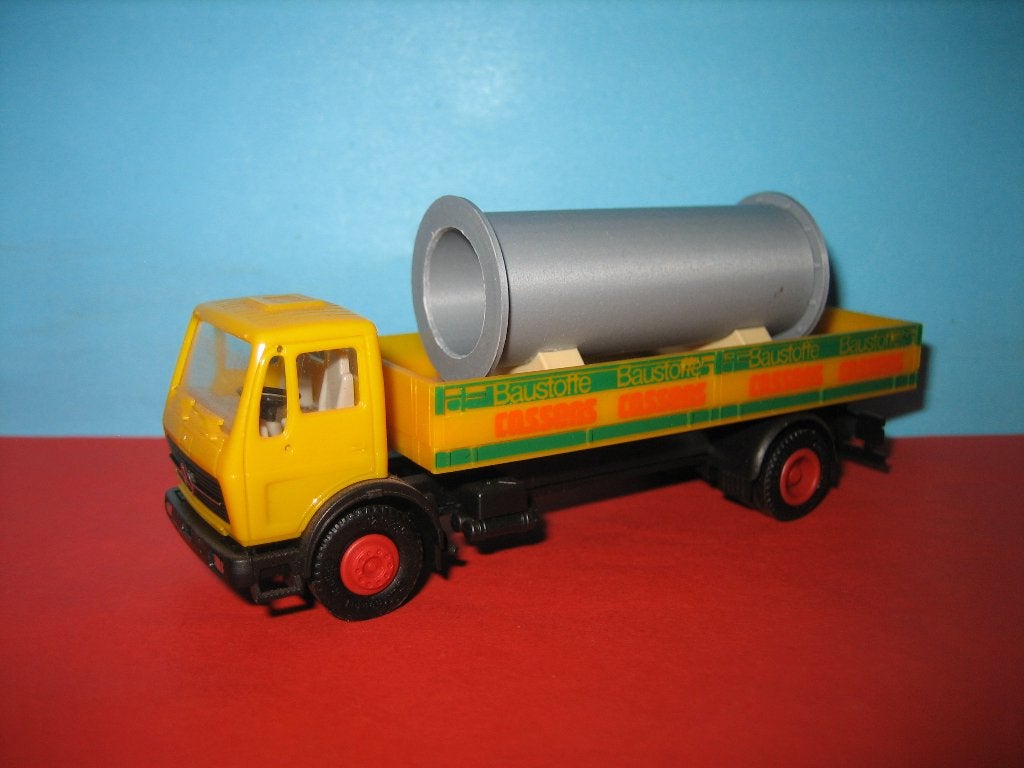 bak  Cassens  Bakwagen  MERCEDES met Buis lading Herpa, Ophalen of Verzenden, Zo goed als nieuw, Bus of Vrachtwagen, Herpa