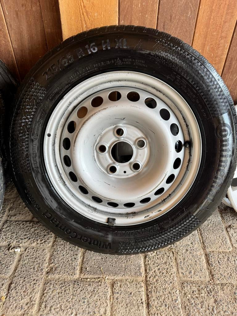 4 Winterbanden VW Transporter met wieldoppen, Ophalen, Gebruikt