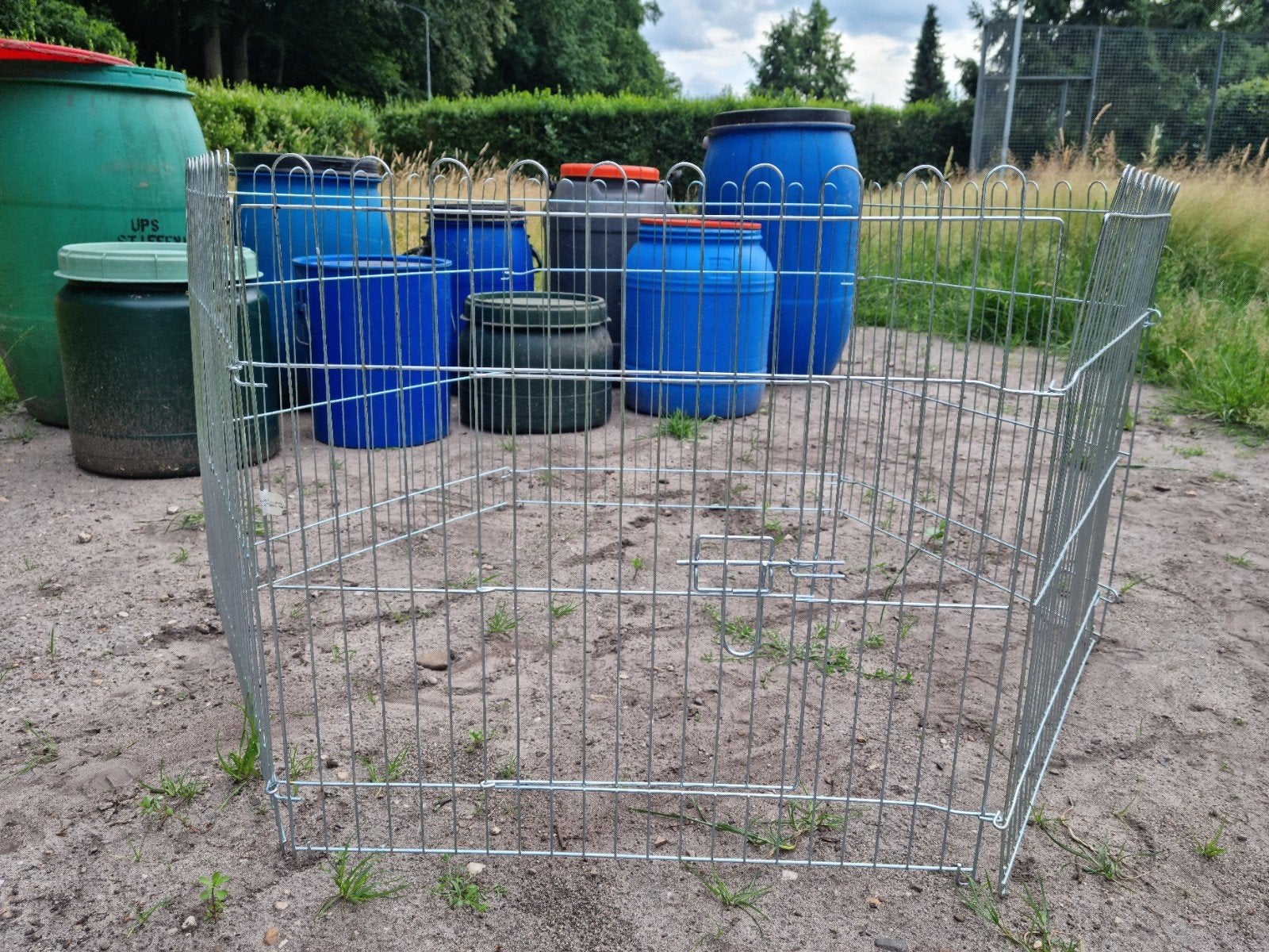 Nieuwe opvouwbare konijnen ren! 6 hoekig en ruim!

In een we, Dieren en Toebehoren, Knaagdieren en Konijnen | Hokken en Kooien