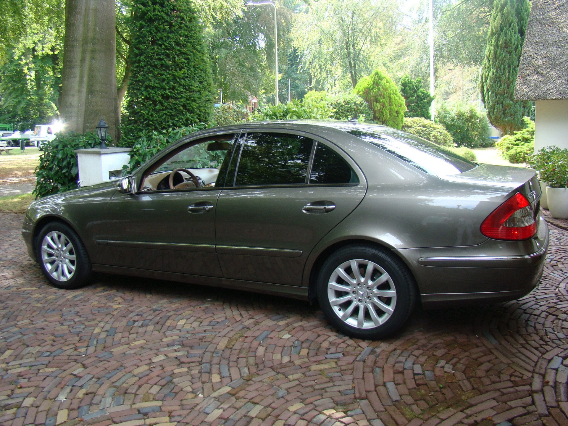 Mercedes-Benz E-Klasse 500 Elegance 4-Matic (bj 2006), Auto's, Automaat, Gebruikt, Leder, Bedrijf