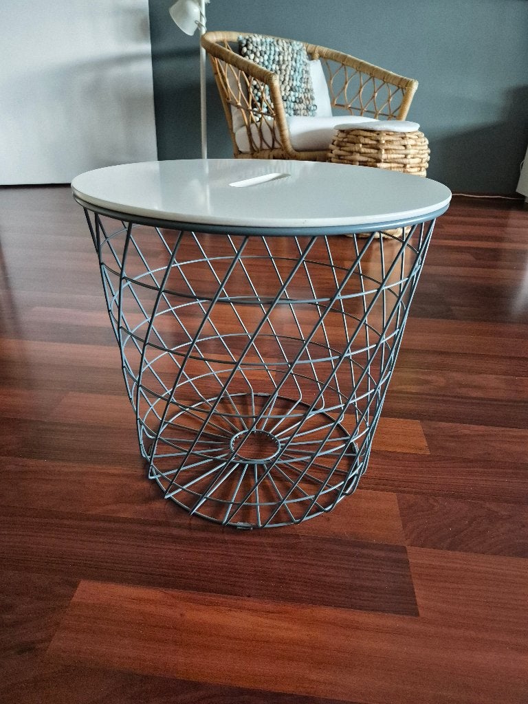 IKEA bijzettafeltje met opbergmand – blauwgrijs, Huis en Inrichting, Ophalen, Minder dan 45 cm, Minder dan 55 cm, Metaal of Aluminium