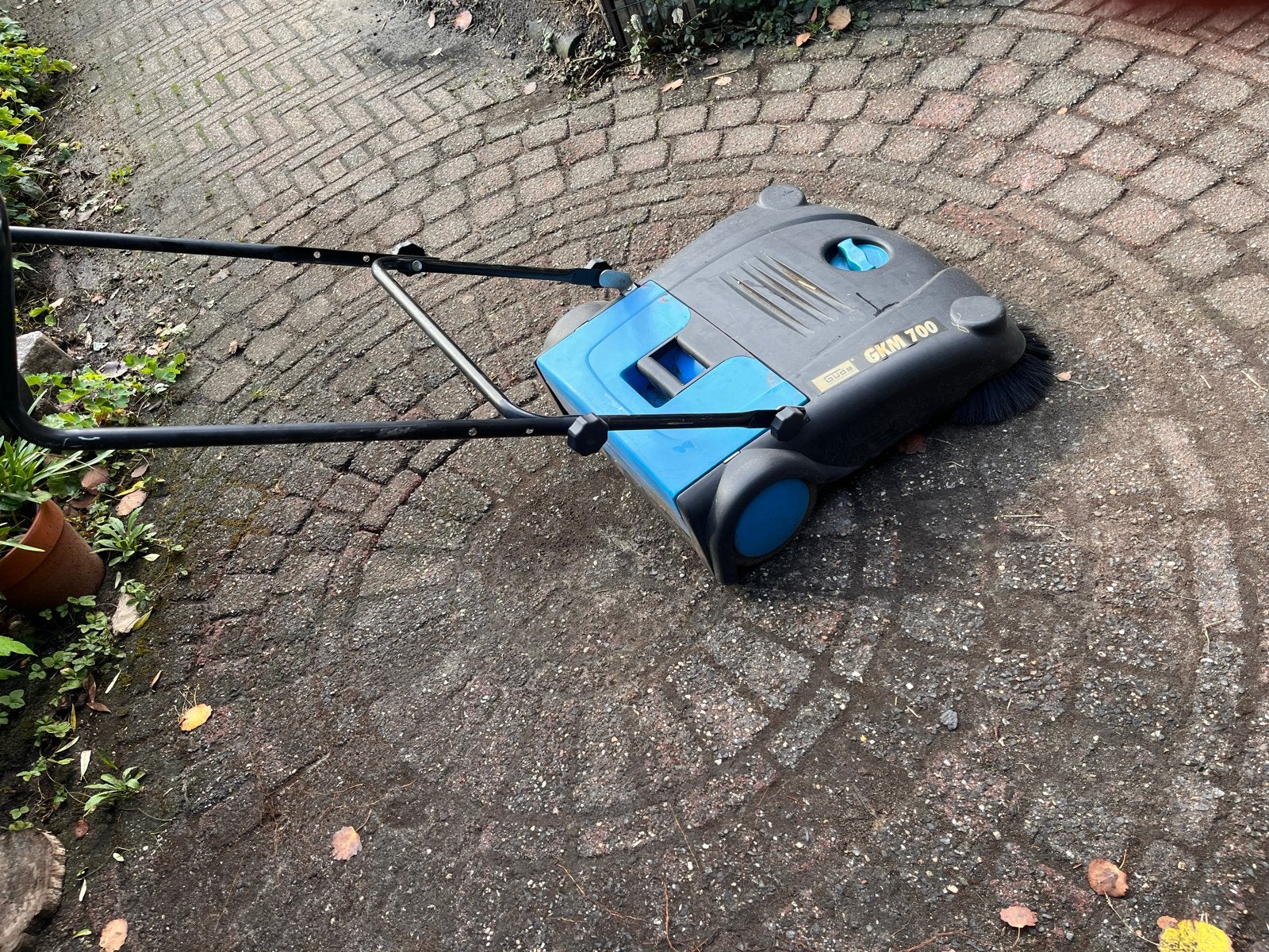 Güde GKM 700 Handmatige Veegmachine - Nieuwe snaren & borste, Tuin en Terras, Veegmachines, Ophalen, Gebruikt