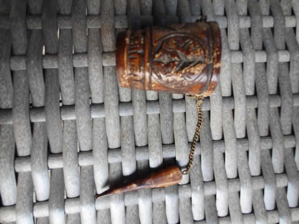 Antieke gesneden been of hoorn hanger met ketting, Ophalen of Verzenden