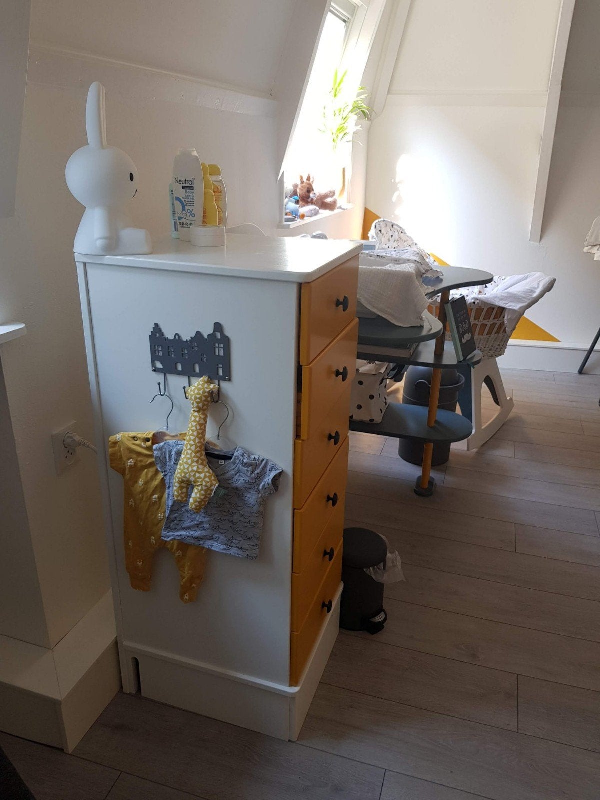 Commode met lades - Wit met geel, Ophalen, Gebruikt, 50 tot 70 cm, 100 cm of meer