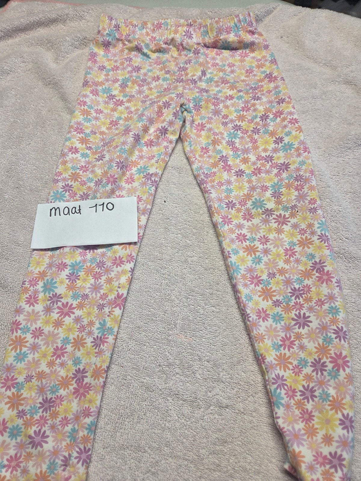 Leuke bloemenprint legging maat 110, Broek, Gebruikt, Meisje, Ophalen of Verzenden