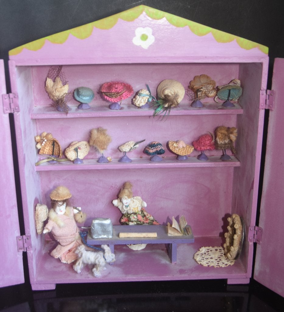 Kijkkast Miniatuur Hoeden winkel speelgoed Poppenhuis roze, Verzamelen, Verzenden, Poppenhuis