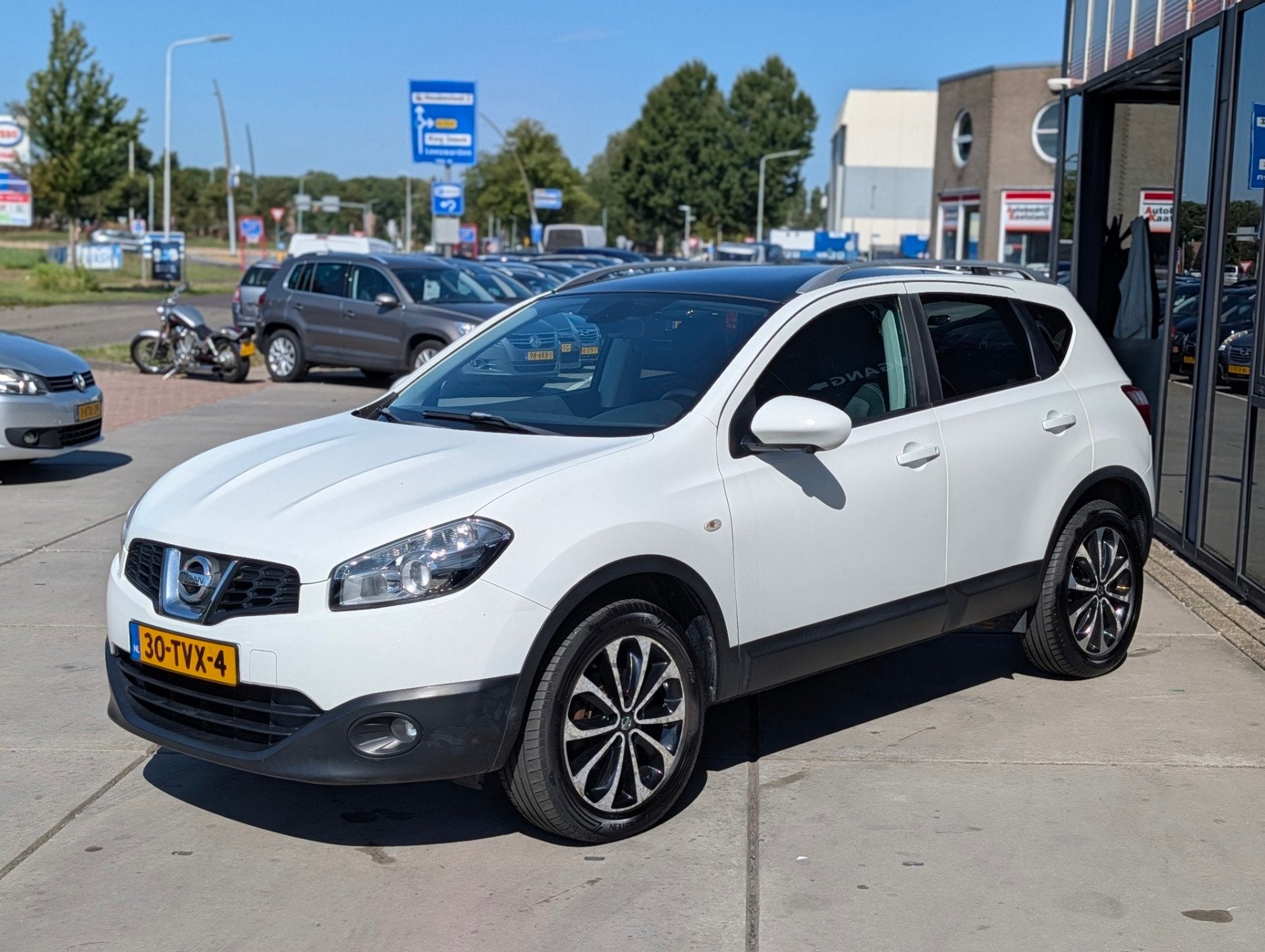 Nissan Qashqai 1.6 Connect Edition - Pano - Cruise - Trekhaa, Voorwielaandrijving, Euro 5, Stof, Gebruikt
