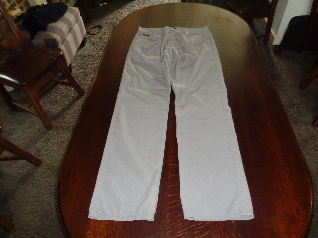HUGO BOSS grijze broek, Kleding | Heren, Broeken en Pantalons, Ophalen of Verzenden, Nieuw, Grijs, Hugo Boss