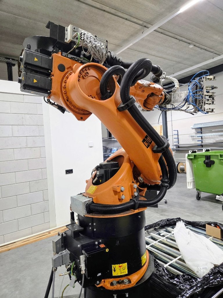 KUKA robot KR 30-3