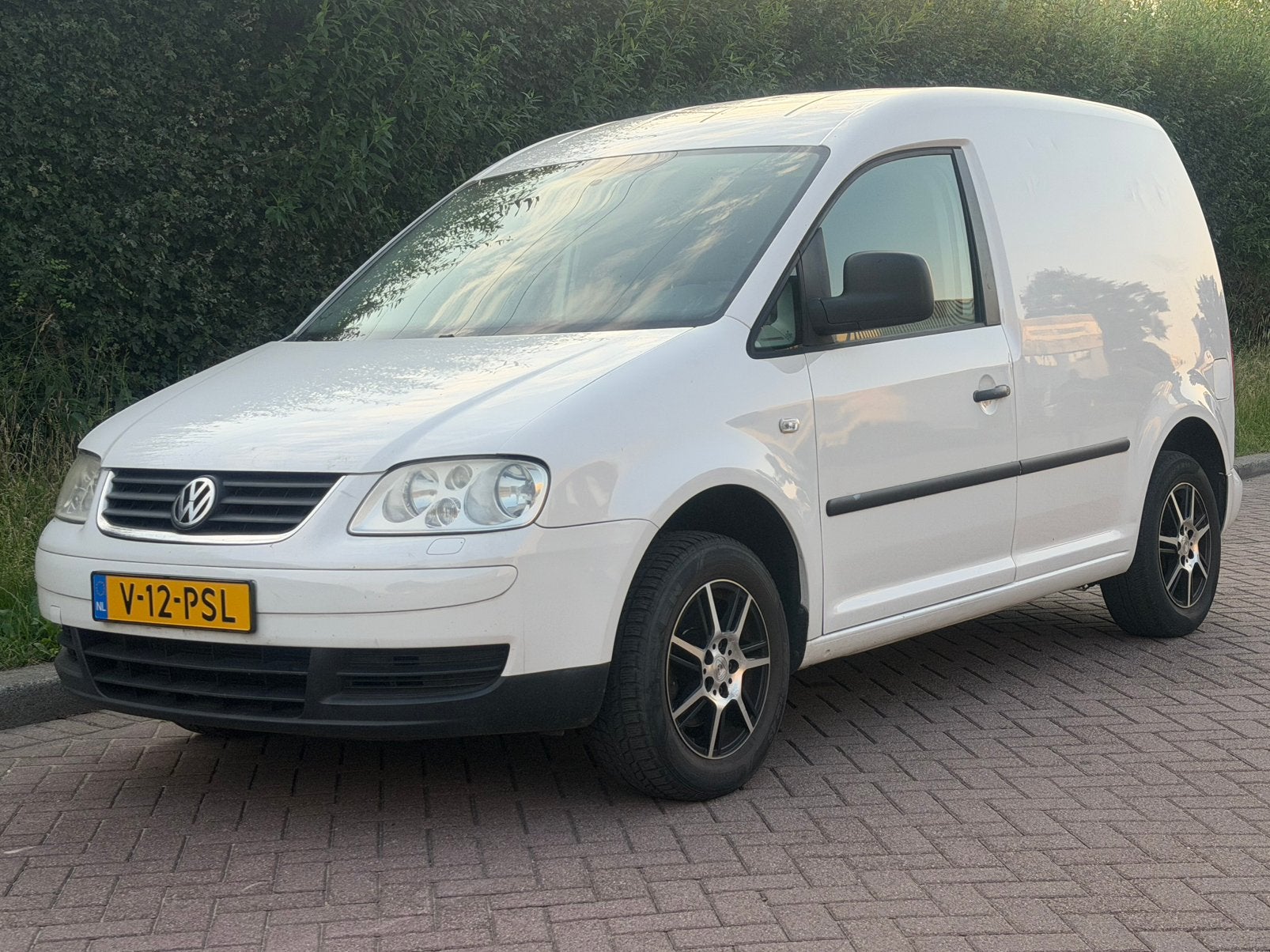 Volkswagen Caddy 1.4 BENZINE | TREKHAAK | NIEUWE APK, Auto's, Stof, Zwart, 4 cilinders, Volkswagen